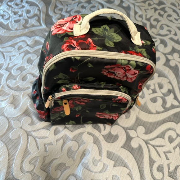 Black floral regular size back pack - Picture 3 of 7